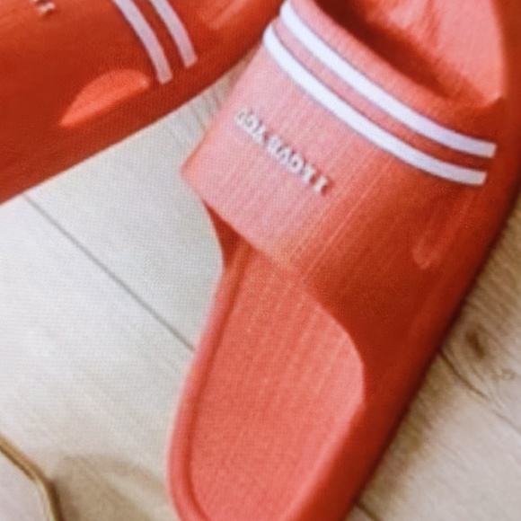 Open Toe Slipper with Drainage Hole for Beach, Showers (Used) - Picture 4 of 4